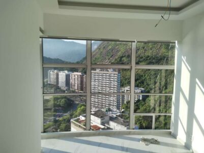 Conheça os diferentes modelos de película de vidro antes da sua próxima compra